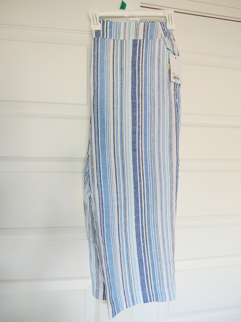 Women's Blue Straight Linen Capri Pants